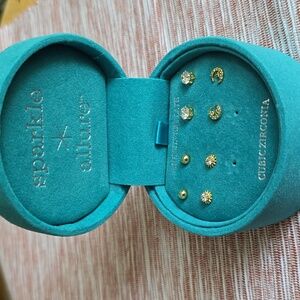 SPARKLE ALLURE BRAND FASHION JEWELRY 4 PAIRS OF STUD PIERCED EARRINGS